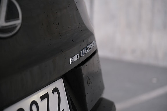 Lexus UX250h 9 of 18