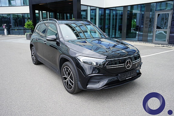 Mercedes-Benz EQB300 3 of 5