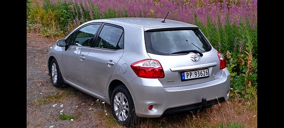 Toyota Auris 2 of 7