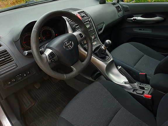 Toyota Auris 4 of 7
