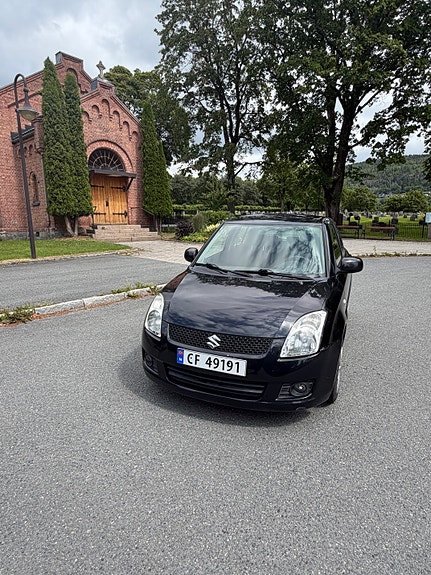 Suzuki Swift 2 of 5