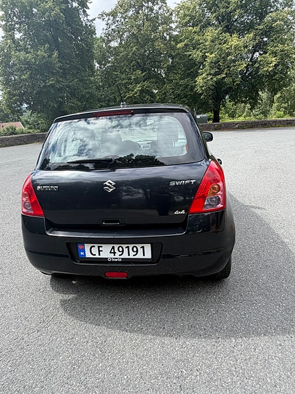 Suzuki Swift 3 of 5