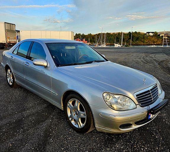 Mercedes-Benz S320 3 of 5