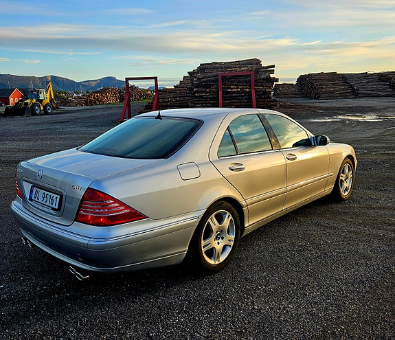 Mercedes-Benz S320 4 of 5