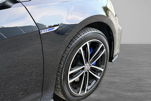 Volkswagen Golf VII 4 of 5