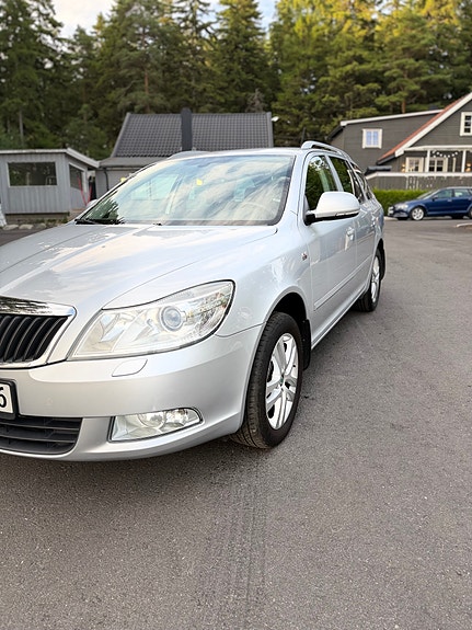 Skoda Octavia 2 of 5