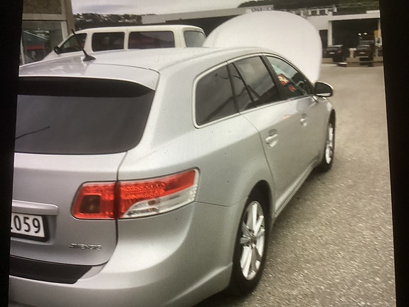 Toyota Avensis 4 of 5