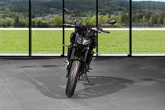 Yamaha MT-07 Tech Black 2 of 5