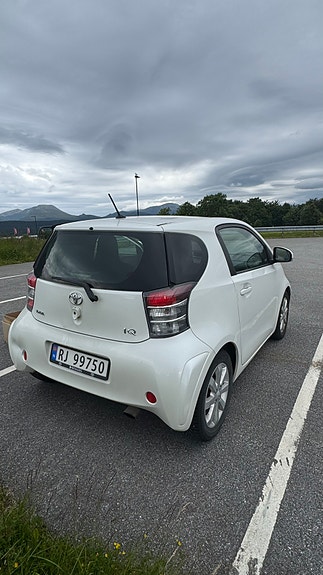 Toyota IQ 4 of 5