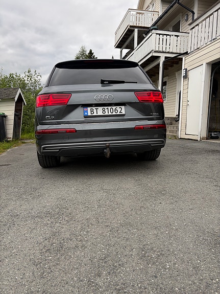 Audi Q7 3 of 6