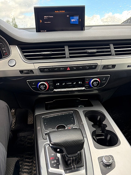 Audi Q7 4 of 6