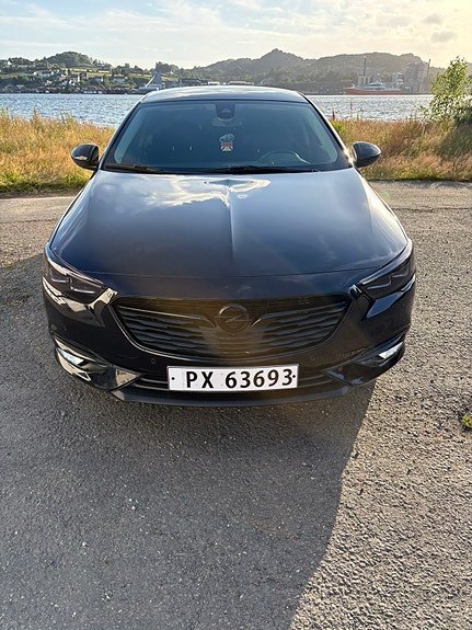 Opel Insignia 2 of 5
