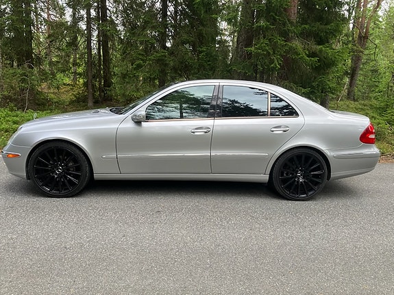 Mercedes-Benz E500 5 of 16