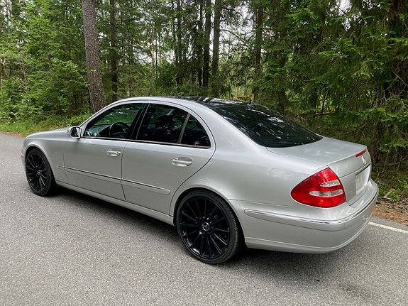 Mercedes-Benz E500 3 of 16