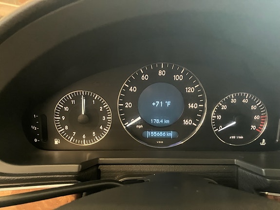 Mercedes-Benz E500 9 of 16
