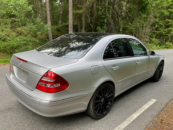 Mercedes-Benz E500 4 of 16
