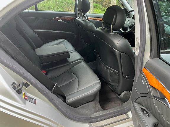 Mercedes-Benz E500 7 of 16
