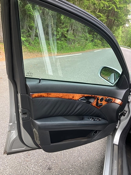 Mercedes-Benz E500 10 of 16