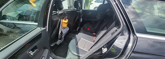 Mercedes-Benz E200 10 of 15