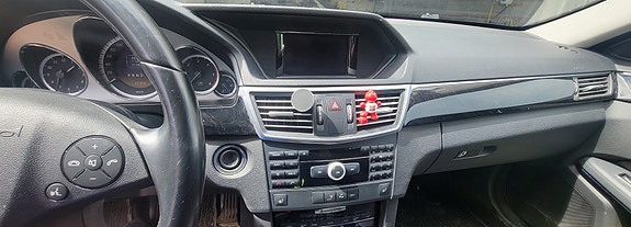 Mercedes-Benz E200 13 of 15
