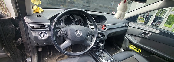 Mercedes-Benz E200 11 of 15