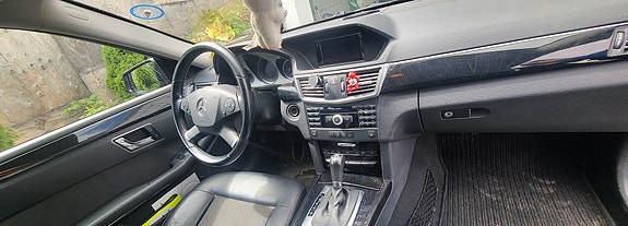 Mercedes-Benz E200 8 of 15