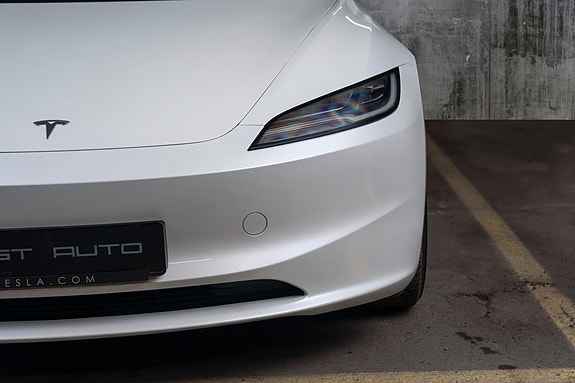 Tesla Model 3 5 of 5