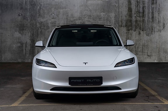 Tesla Model 3 4 of 5