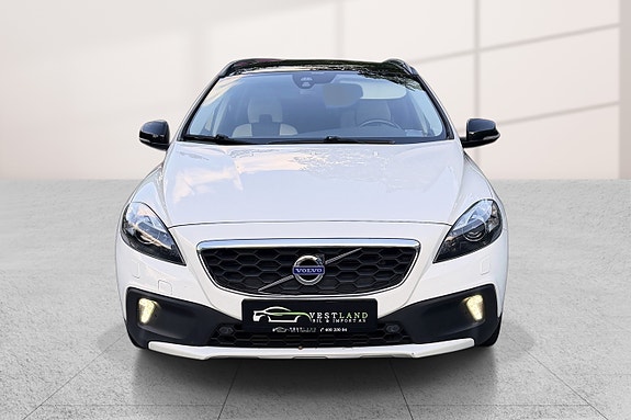 Volvo V40 Cross Country 2 of 5