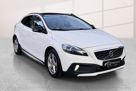 Volvo V40 Cross Country 3 of 5