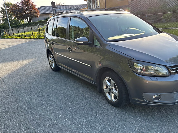 Volkswagen Touran 3 of 5