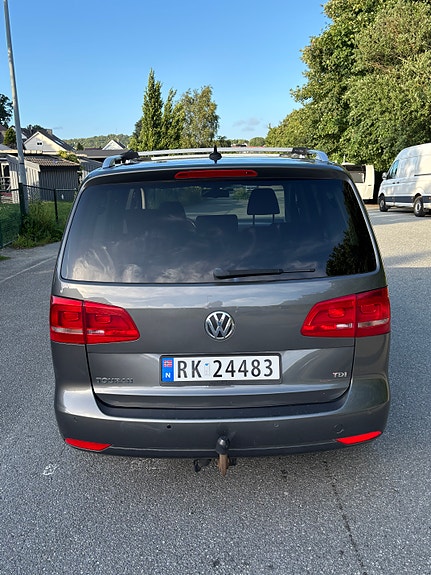 Volkswagen Touran 4 of 5