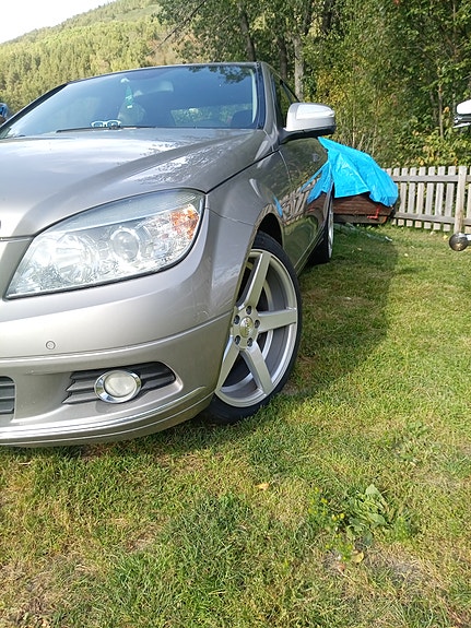 Mercedes-Benz C200 19 of 30