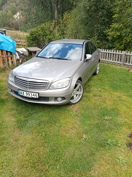 Mercedes-Benz C200 2 of 30