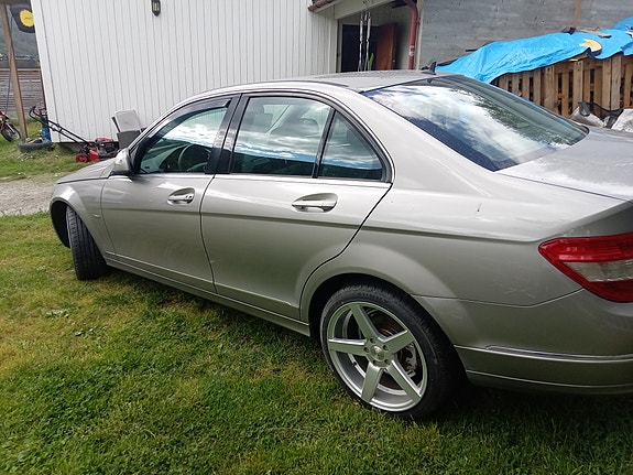 Mercedes-Benz C200 4 of 30