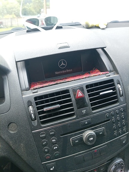 Mercedes-Benz C200 9 of 30