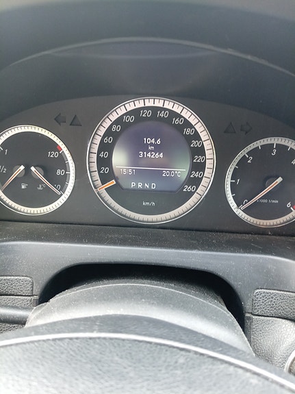 Mercedes-Benz C200 8 of 30