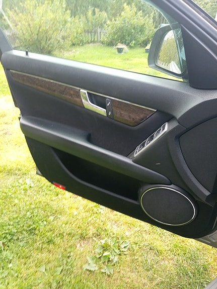 Mercedes-Benz C200 11 of 30