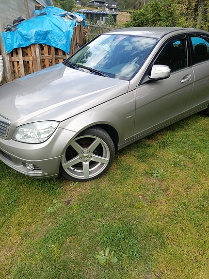 Mercedes-Benz C200 3 of 30