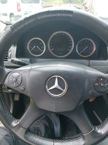 Mercedes-Benz C200 12 of 30