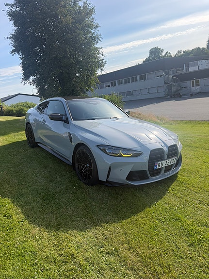 BMW M4 3 of 5