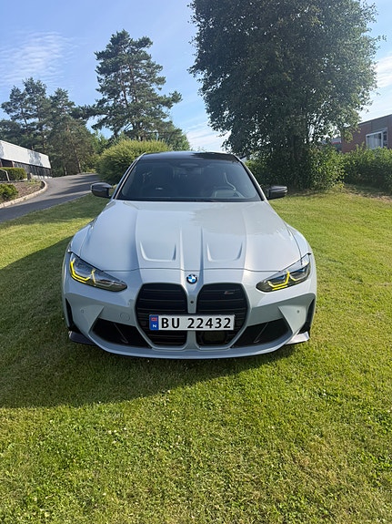 BMW M4 2 of 5