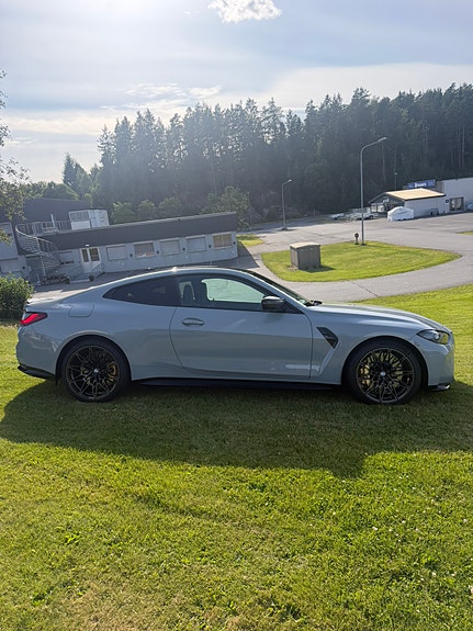 BMW M4 4 of 5