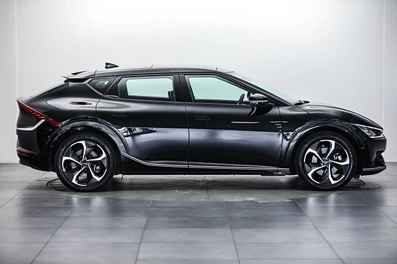 Kia EV6 3 of 5