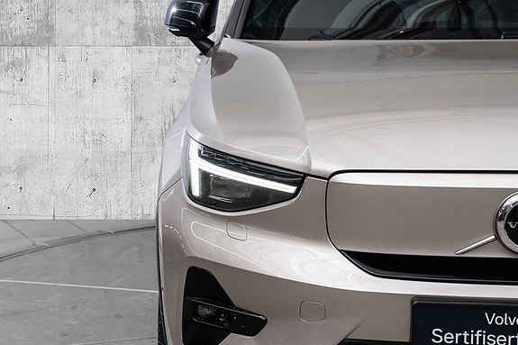 Volvo XC40 4 of 5