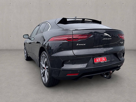 Jaguar I-PACE 4 of 5