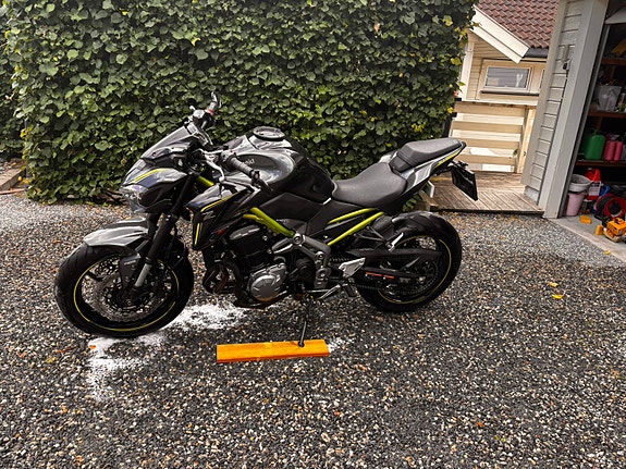 Kawasaki Z 900 2 of 4