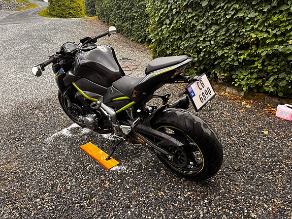 Kawasaki Z 900 3 of 4