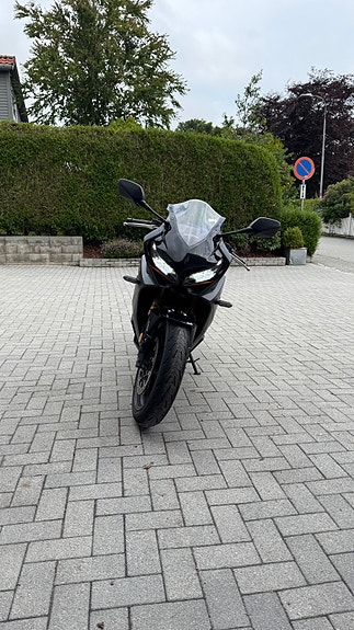 Honda CBR 650 R 2 of 7
