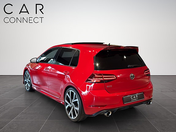 Volkswagen Golf VII 11 of 30